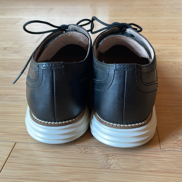 Cole Haan Men's Original Grand Shortwing Oxford Shoe, Black/White, size 10 1/2 M - Picture 4 of 11